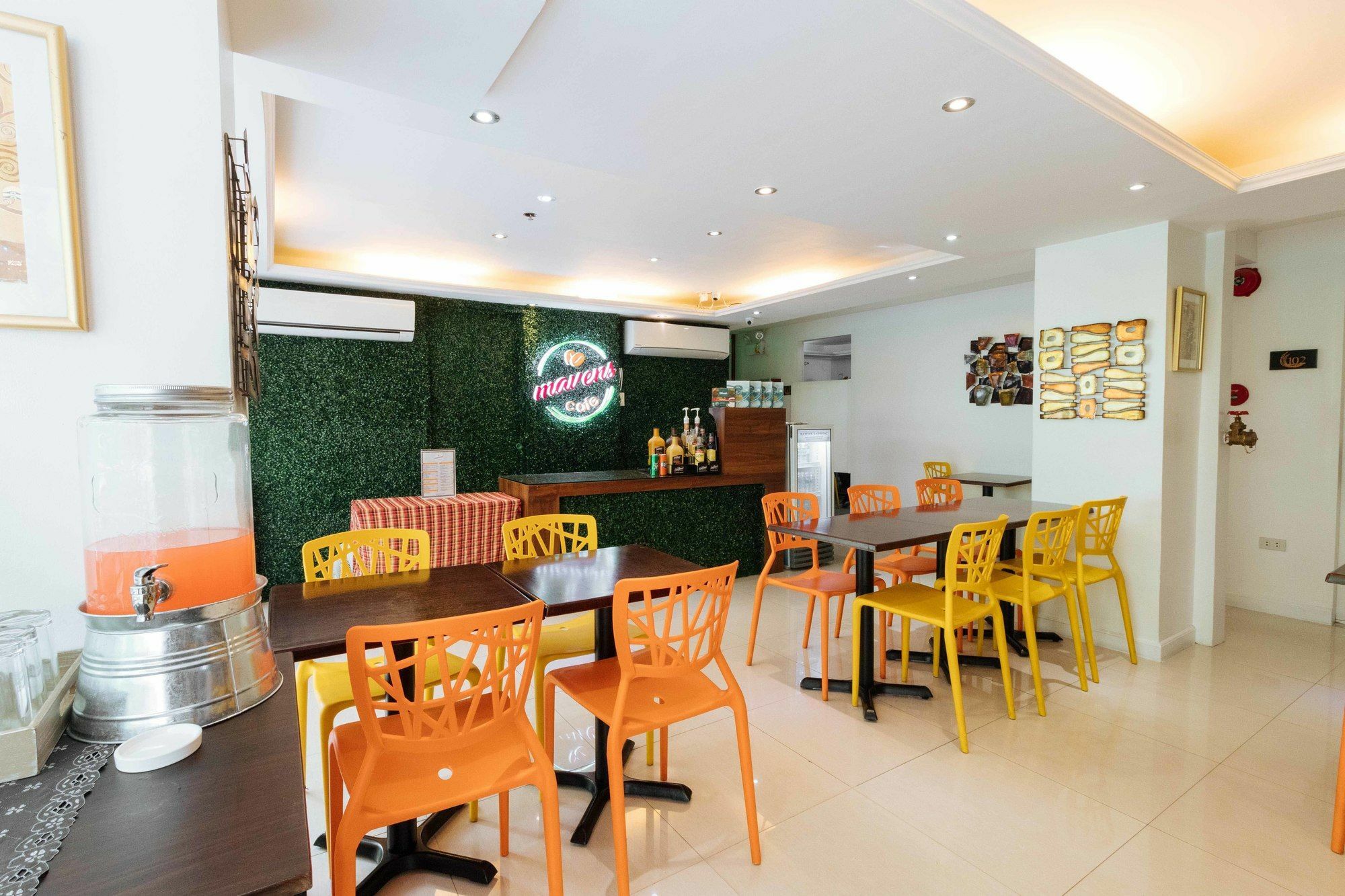 Reddoorz Plus @ Poblacion Makati Makati City Eksteriør bilde